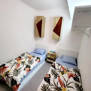 Guest house Amazing Couples Partition 7 Min Walking From Mall Of Emirates, Dubai